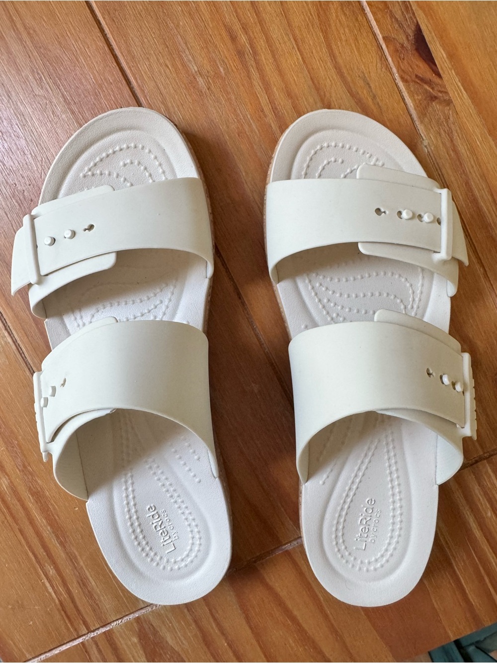 Crocs Brooklyn Buckle low cork sandals - Picture 3 of 7